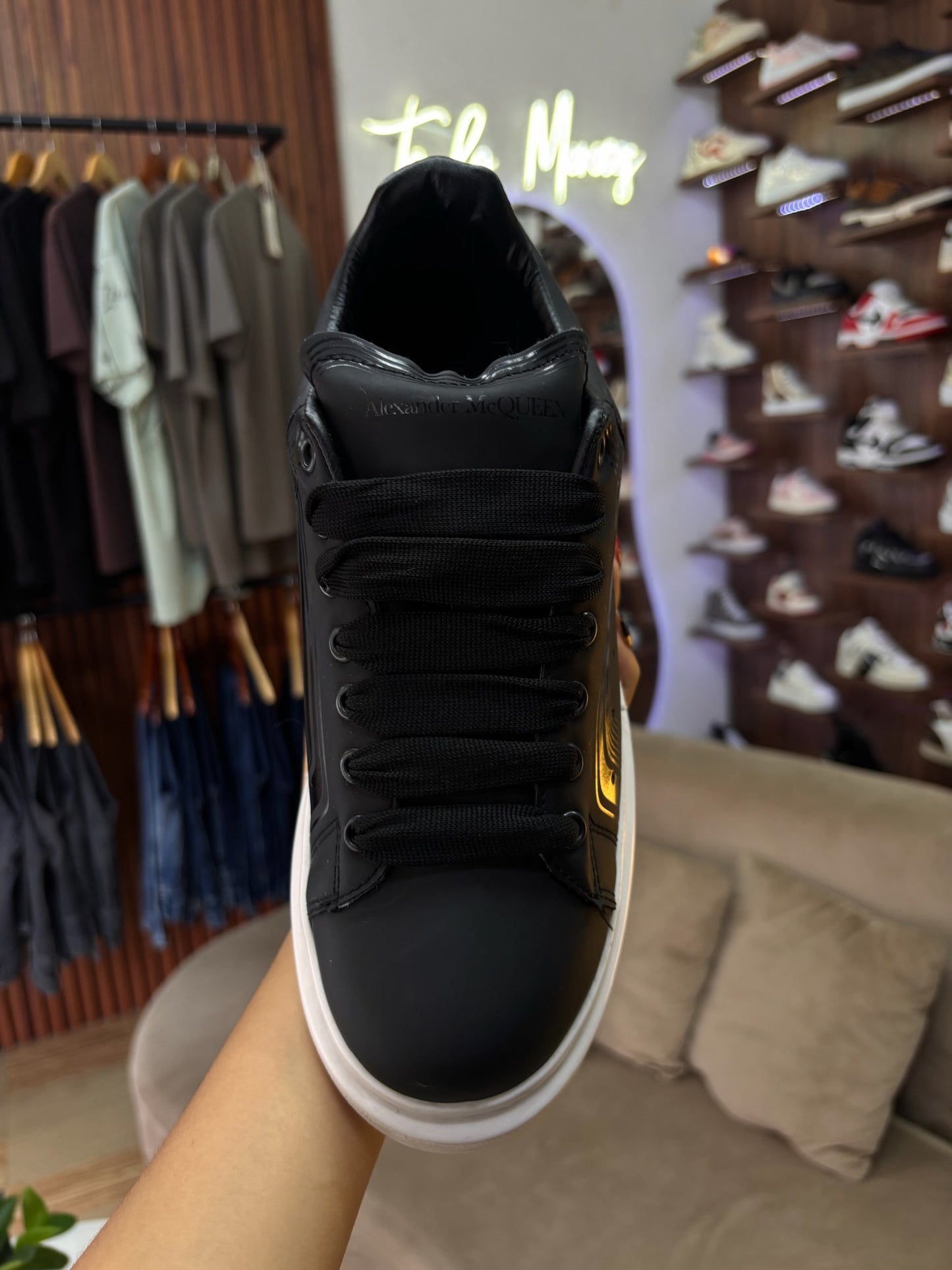 Alexander Mc Queen lineas negro