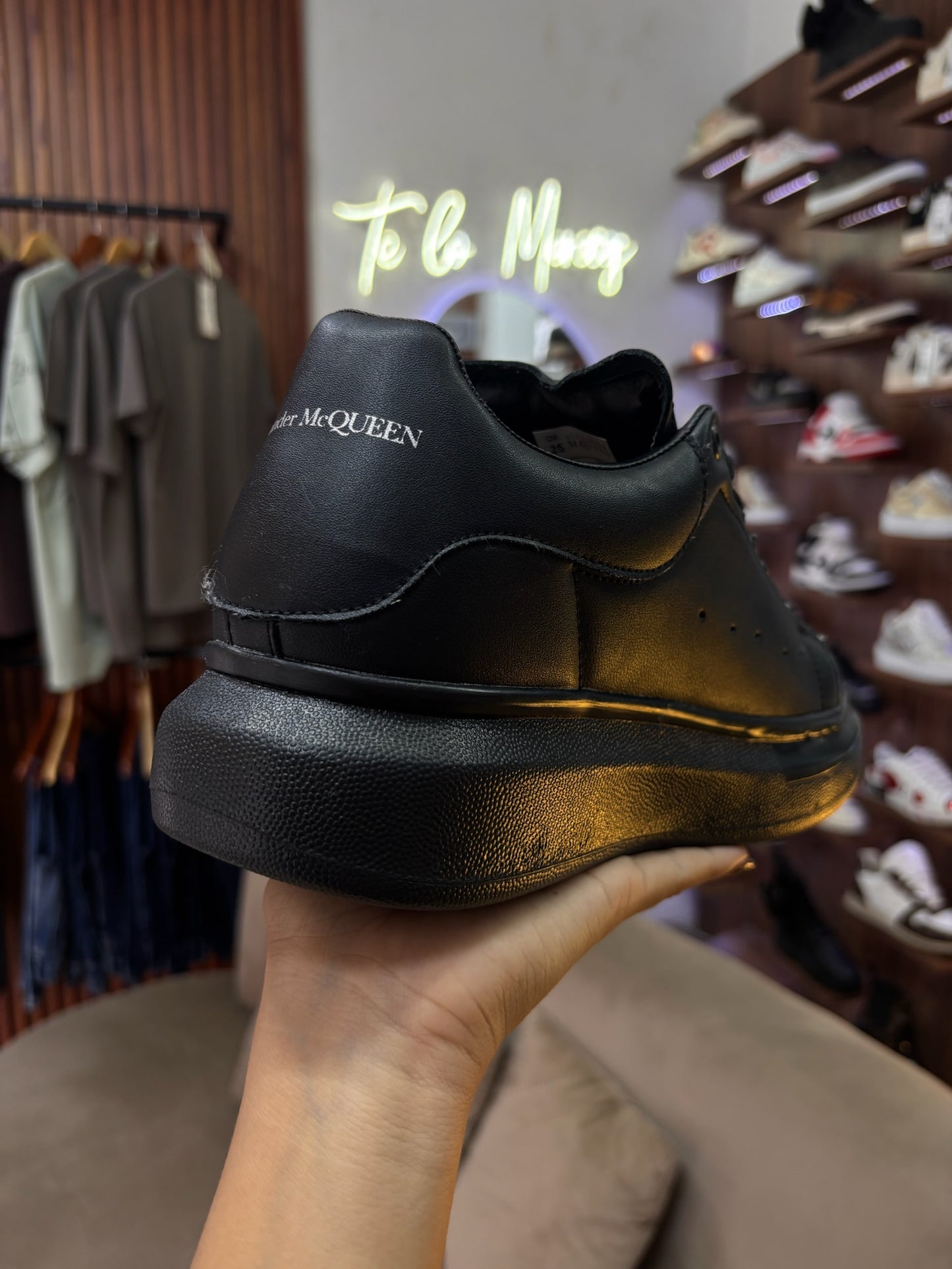 Alexander McQueen clasico negro