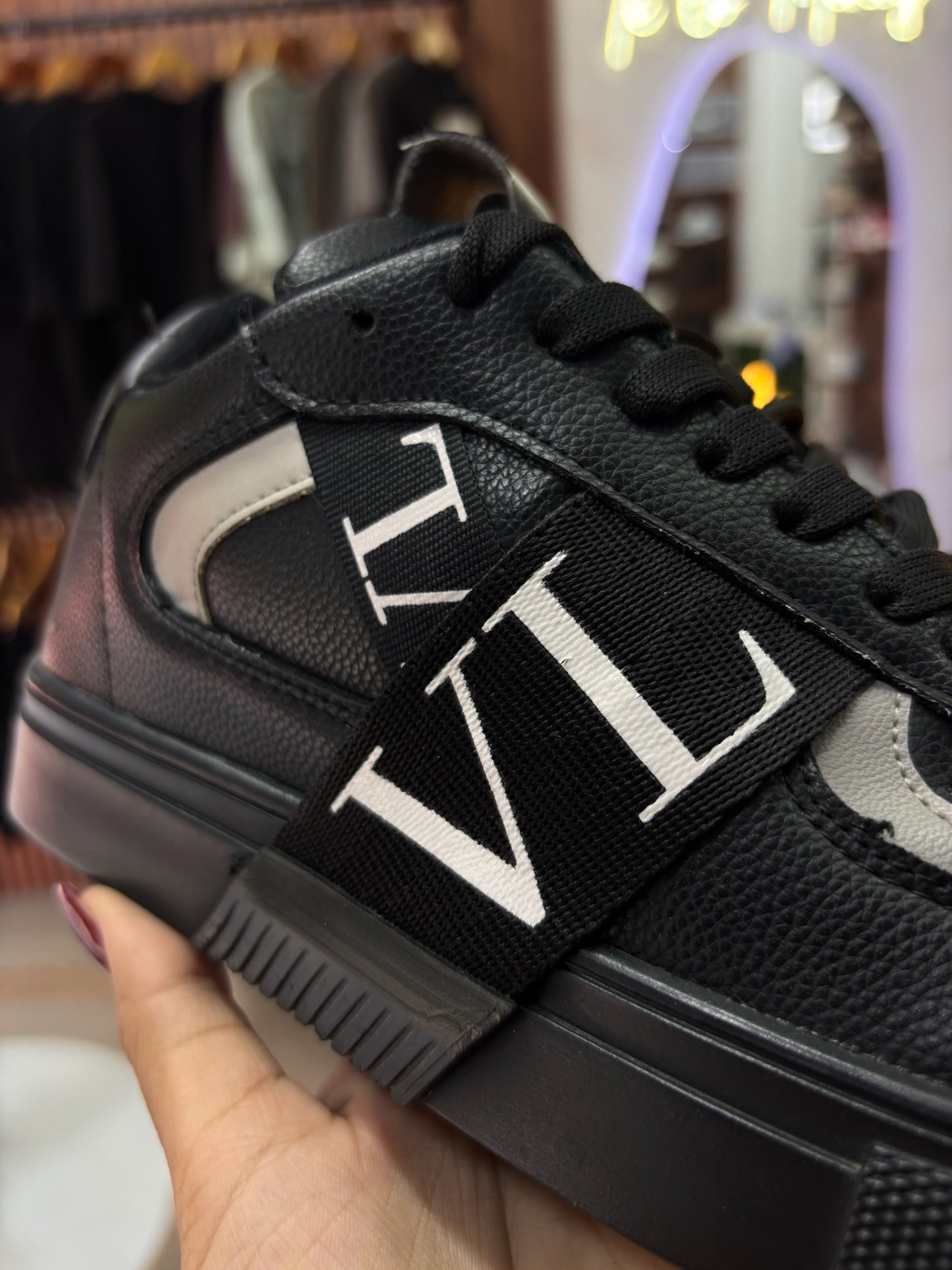 Valentino negro