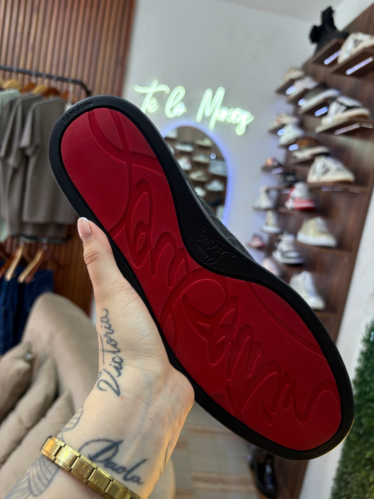 Louboutin gamuza