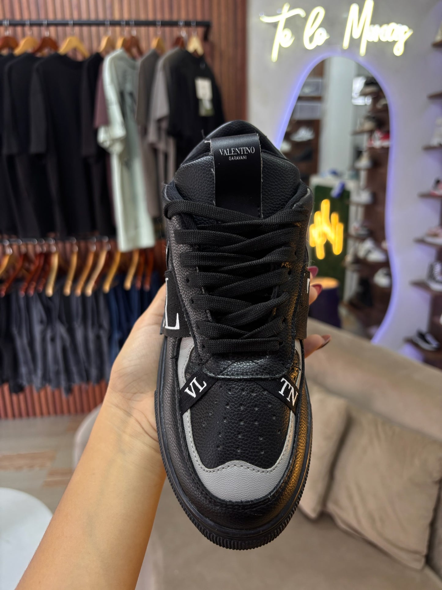Valentino negro