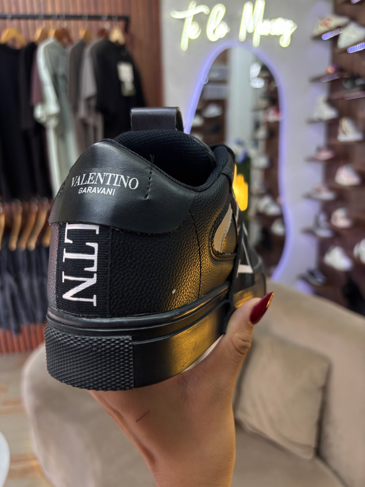 Valentino negro
