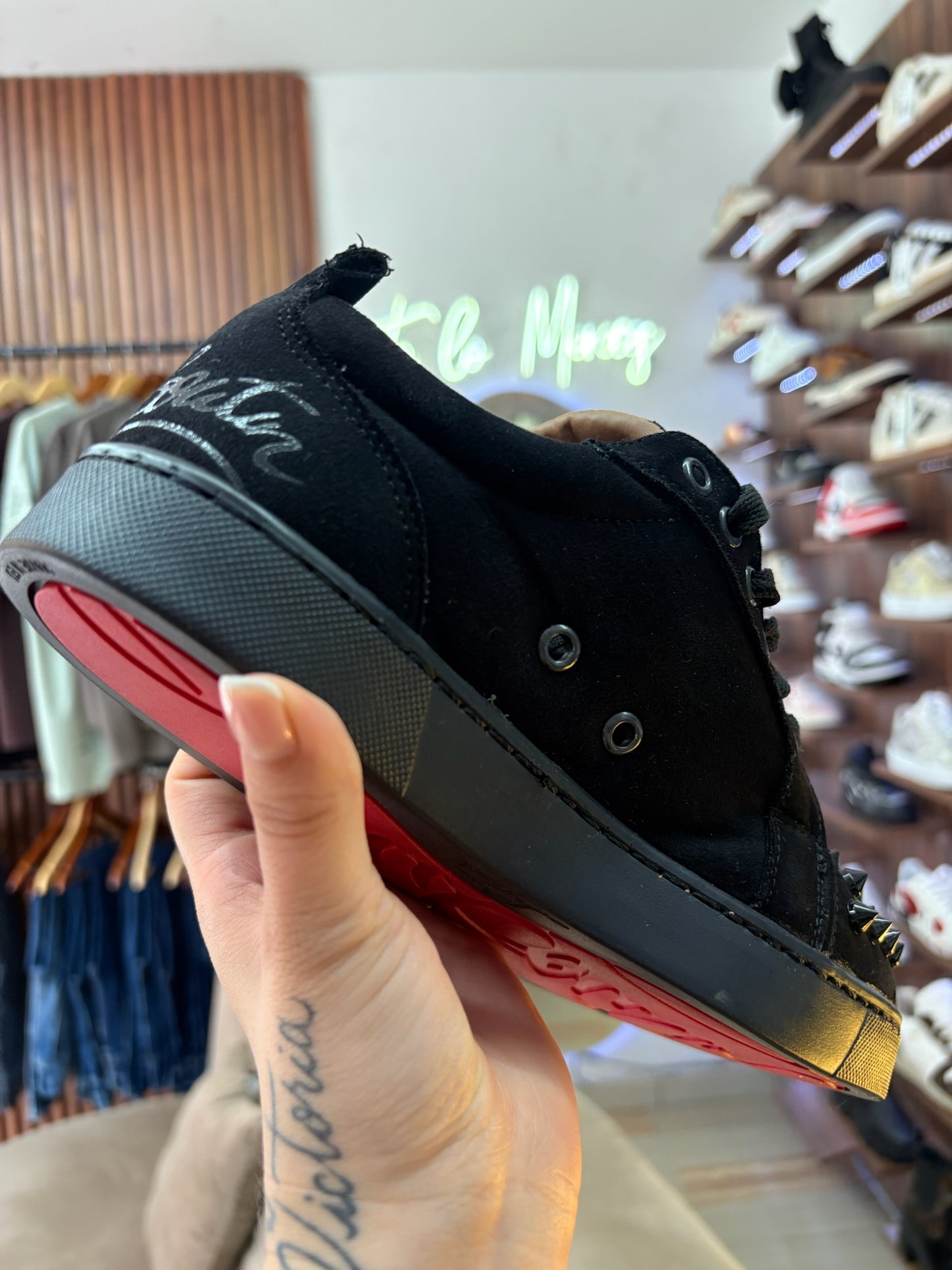 Louboutin gamuza